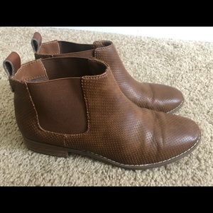 American Eagle brown flat bootie
